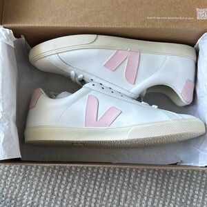 New never worn Veja Esplar Leather Pink Tennis Shoes